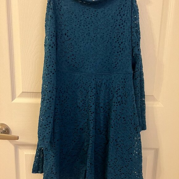BRAND NEW Hollister Off-the-Shoulder Lace Skater Dress - Blue, Size S - Picture 2 of 6